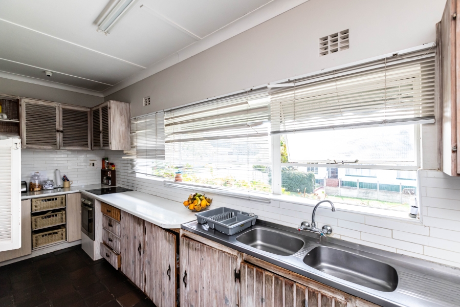 6 Bedroom Property for Sale in Abbotsford Eastern Cape